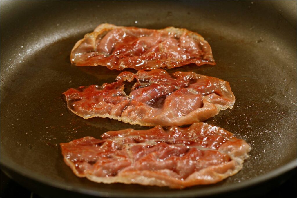 Crisp the Prosciutto Slices