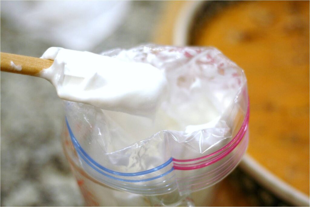 Put meringue into zipper locking bag