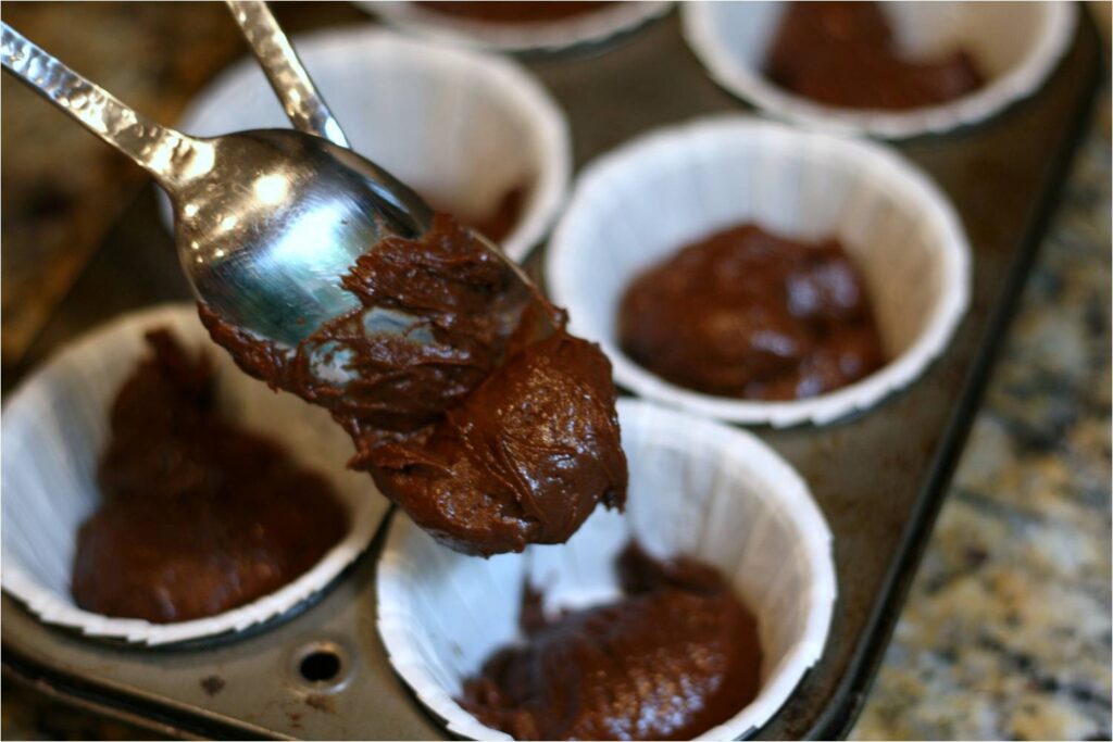 Spoon about 2-3 tablespoons of cupcake batter